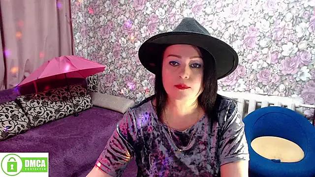 Julia-ru from StripChat is Freechat