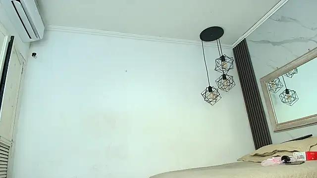 juliana_luque from StripChat is Freechat