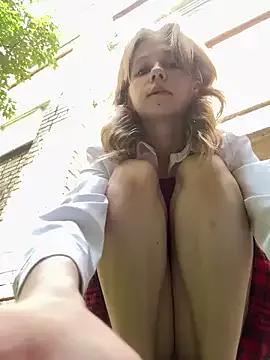 Julie_Cutie from StripChat is Freechat