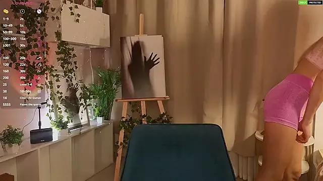 JulieLupo from StripChat is Freechat