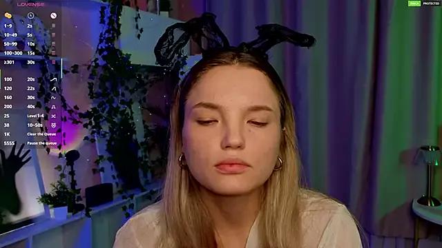 Check-out our cam rooms range and converse on a personal level with our delicious livecams streamers, showing off their spicy curves and toys.