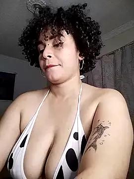 julieta_robert from StripChat is Freechat