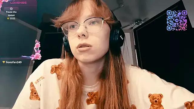 Check-out our cam rooms range and converse on a personal level with our delicious livecams streamers, showing off their spicy curves and toys.