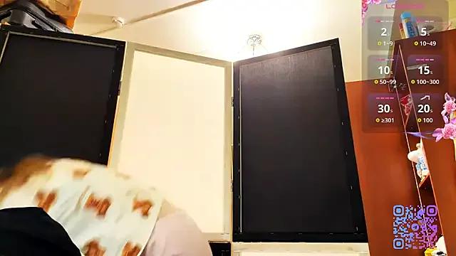 JuneCooper from StripChat is Freechat