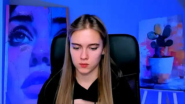 JuneWoods from StripChat is Freechat