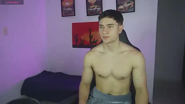 Justin_falcon_ from StripChat is Freechat