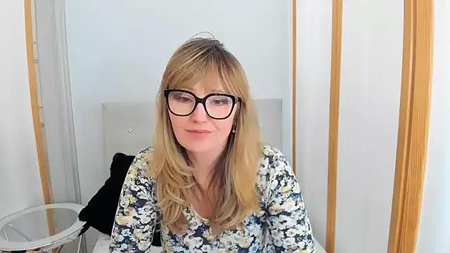 JustineSensual from StripChat is Freechat