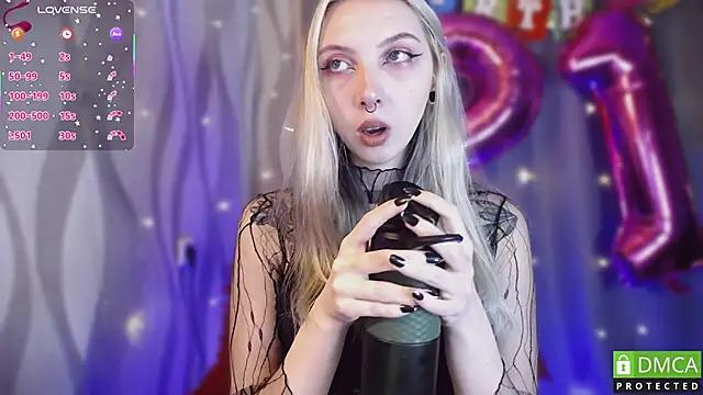 JustMeowGirl from StripChat is Freechat
