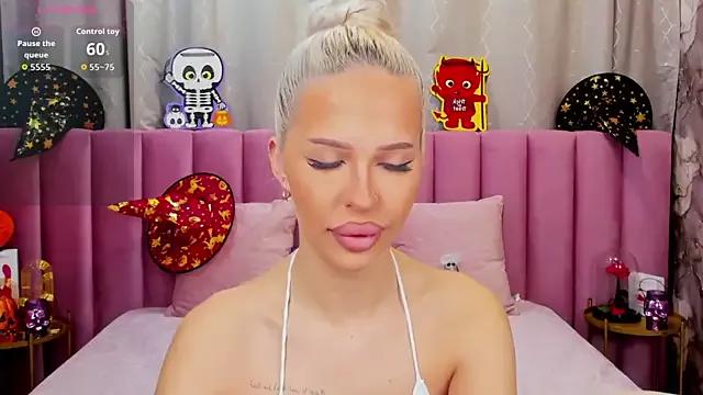 Check-out our cam rooms range and converse on a personal level with our delicious livecams streamers, showing off their spicy curves and toys.