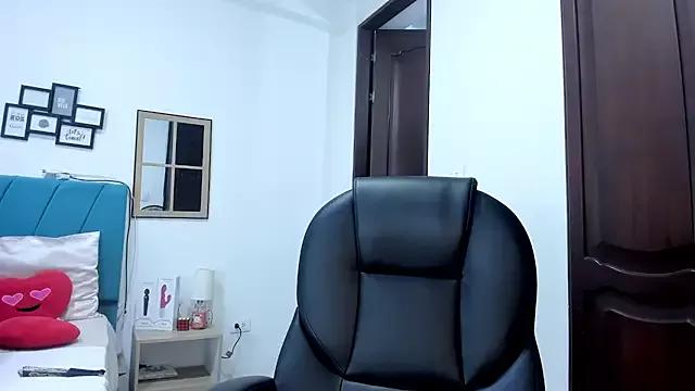 Check-out our cam rooms range and converse on a personal level with our delicious livecams streamers, showing off their spicy curves and toys.