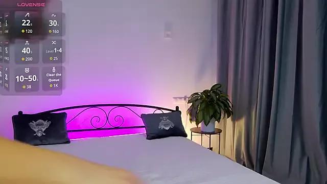 KariDollar from StripChat is Freechat