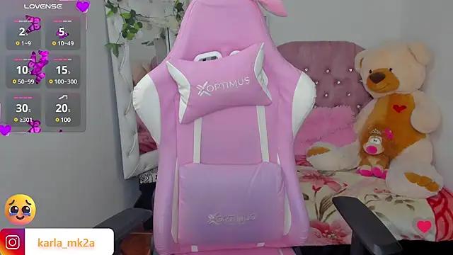 Check-out our cam rooms range and converse on a personal level with our delicious livecams streamers, showing off their spicy curves and toys.