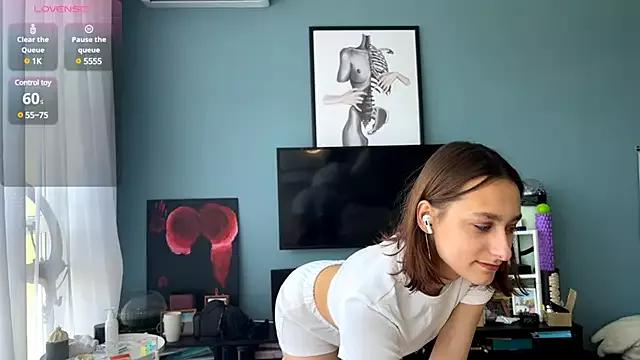 Check-out our cam rooms range and converse on a personal level with our delicious livecams streamers, showing off their spicy curves and toys.