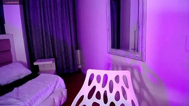 KatieCollins_ from StripChat is Freechat