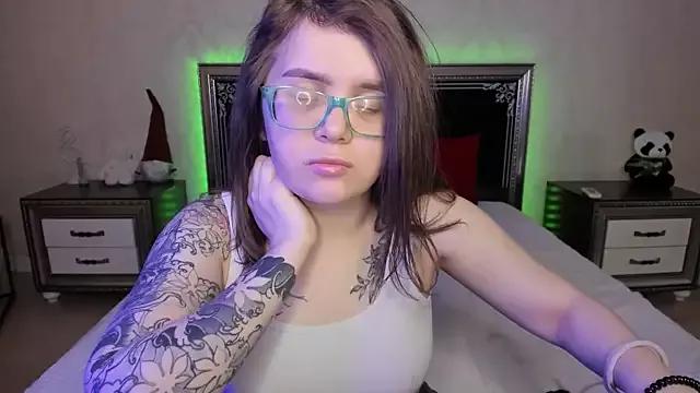 Check-out our cam rooms range and converse on a personal level with our delicious livecams streamers, showing off their spicy curves and toys.
