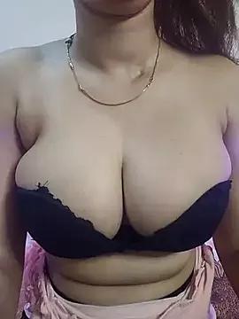 KIARA_SEXY from StripChat is Freechat