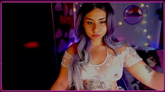 Check-out our cam rooms range and converse on a personal level with our delicious livecams streamers, showing off their spicy curves and toys.