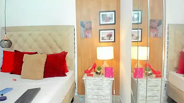 KimberlyBigBoobs from StripChat is Freechat