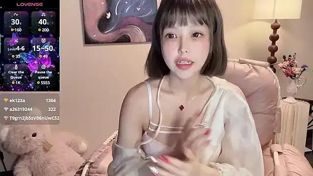 Photos of kiraa-0051 from StripChat is Freechat