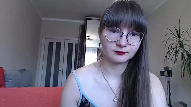 KiraGoldens from StripChat is Freechat