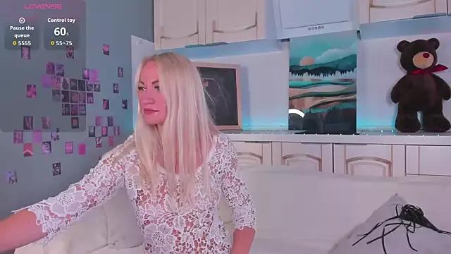 KiraSun from StripChat is Freechat