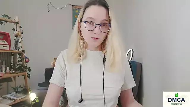 kiratarot from StripChat is Freechat