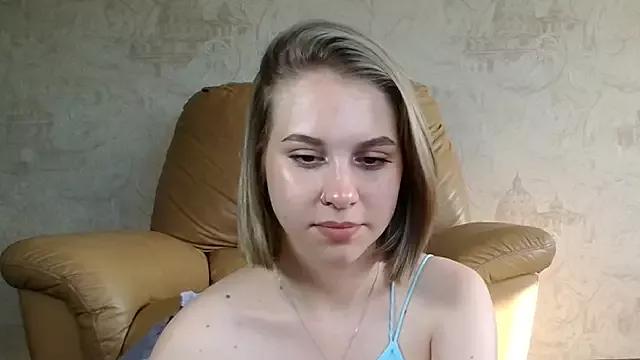 KirraLiam from StripChat is Freechat