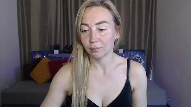 Kiss_julli88I from StripChat is Freechat