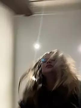 KissMeSasha from StripChat is Freechat