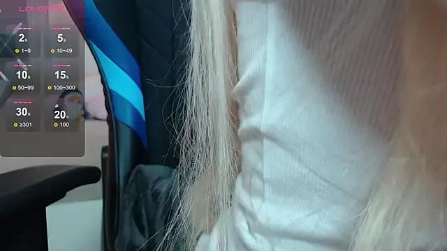 kissy_kissi from StripChat is Freechat
