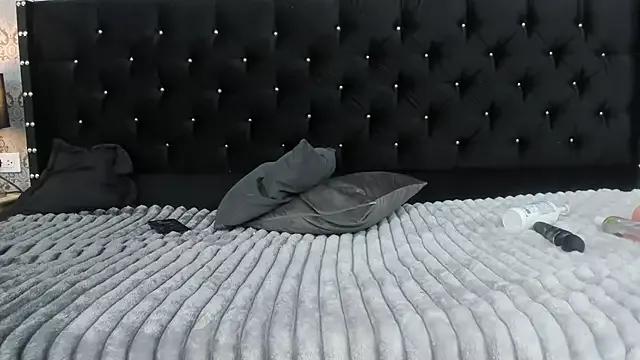 Kittypetite11 from StripChat is Freechat