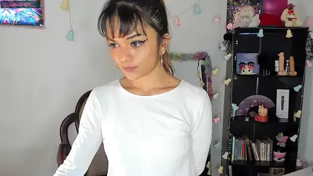 kittyzenn from StripChat is Freechat