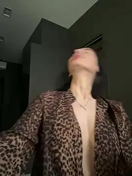 KristinLaur from StripChat is Freechat