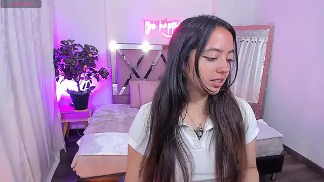 Laraa_tay from StripChat is Freechat