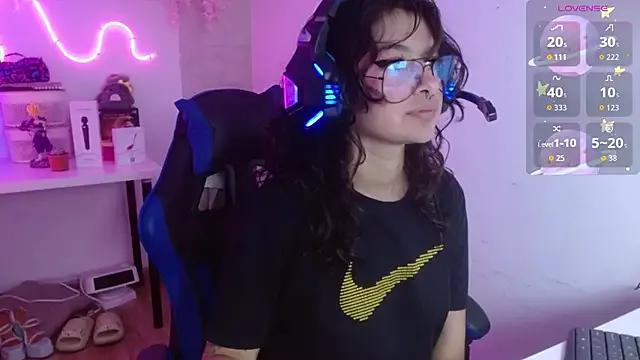 larah_uwu from StripChat is Freechat
