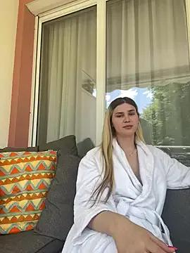 larasexy35 from StripChat is Freechat