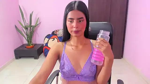 latin_doll_squirts from StripChat is Freechat