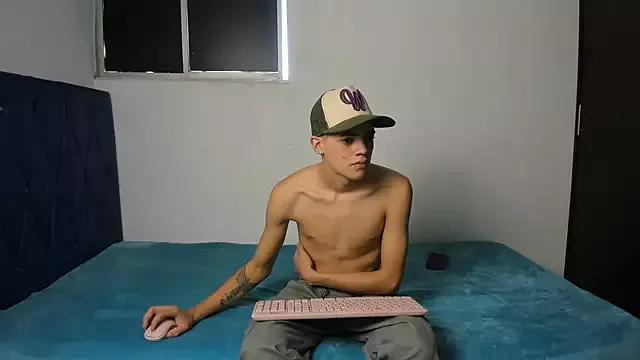 Latinos_2001 from StripChat is Freechat