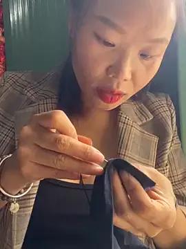 Laura8910 from StripChat is Freechat