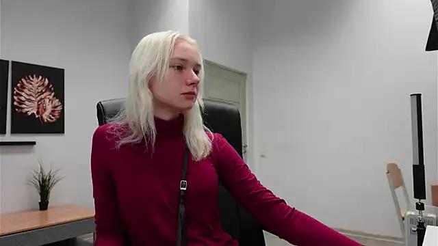 Laura_Chaplin from StripChat is Freechat