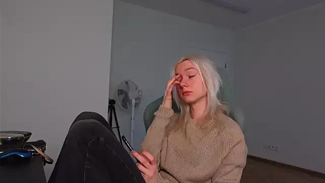 Laura_Chaplin from StripChat is Freechat