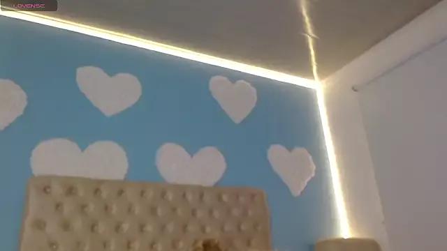 laura_lovely2 from StripChat is Freechat