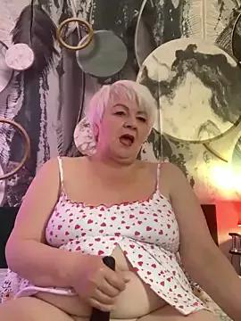 Laura_Millf from StripChat is Freechat