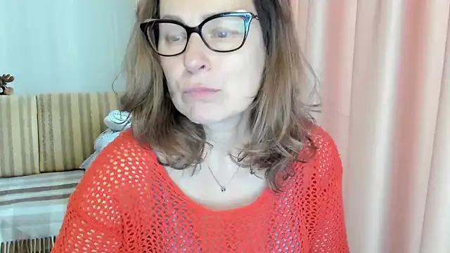 lauraoven from StripChat is Freechat