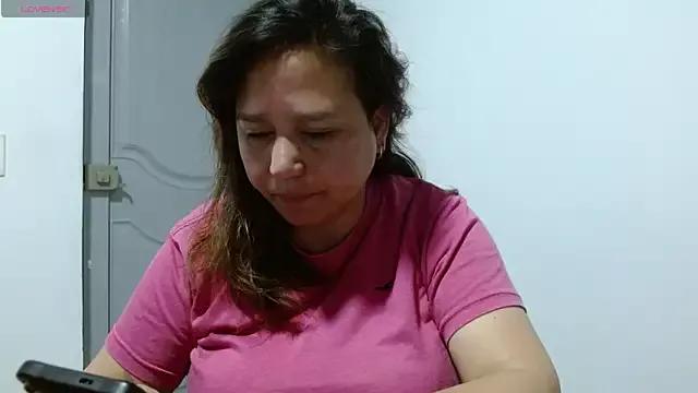 LauraReeves from StripChat is Freechat