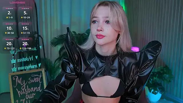 Check-out our cam rooms range and converse on a personal level with our delicious livecams streamers, showing off their spicy curves and toys.