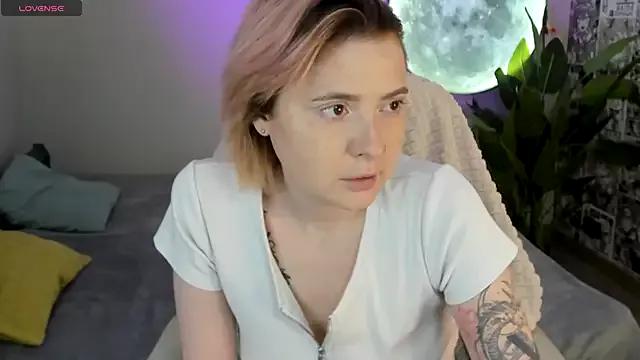 Check-out our cam rooms range and converse on a personal level with our delicious livecams streamers, showing off their spicy curves and toys.