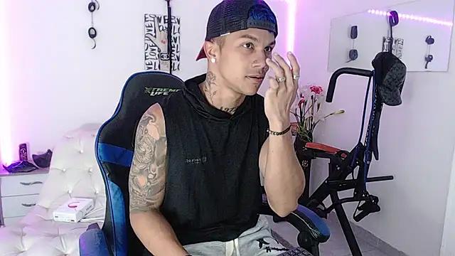 Check-out our cam rooms range and converse on a personal level with our delicious livecams streamers, showing off their spicy curves and toys.