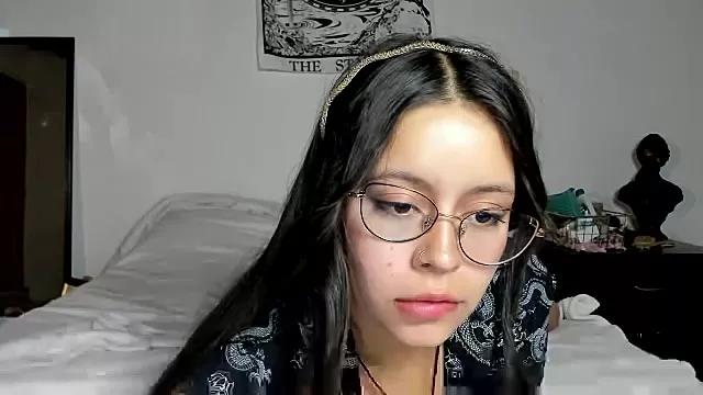 Lepetit_Nath from StripChat