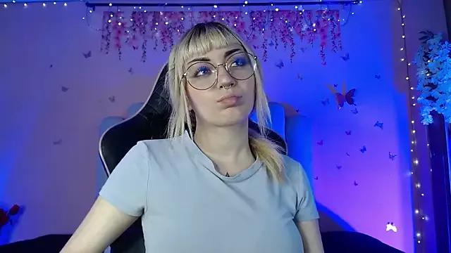 LessBoobs_gh from StripChat is Freechat